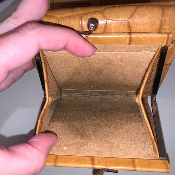 Authentic Dooney and Bourke purse and wallet - Picture 8 of 8